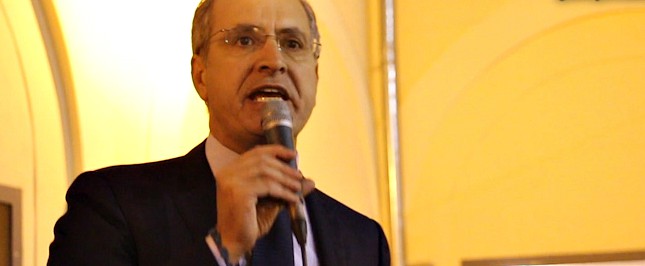Copertina di Lamezia Terme, comune sciolto per la terza volta. Cittadini: “Non ce lo meritiamo, non mafia ma atto politico”