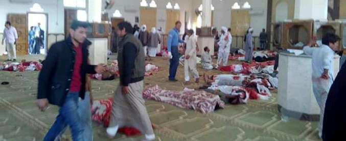 Egitto, attentato in una moschea nel Sinai durante la preghiera del venerdì: “235 morti e 109 feriti”