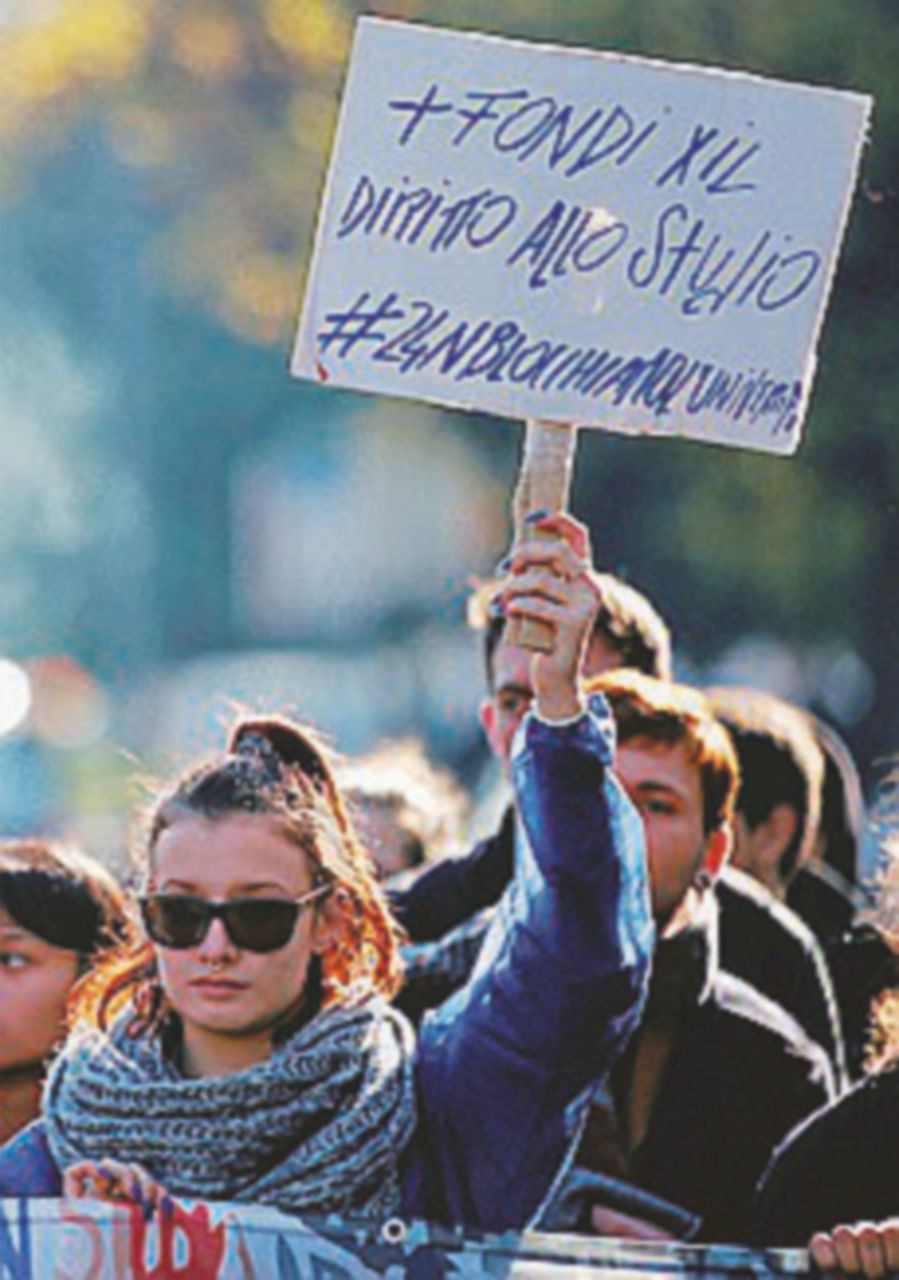 Copertina di Studenti contro lo sfruttamento: cortei in tutta Italia