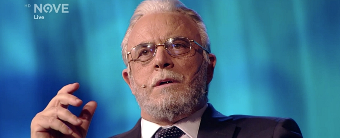 Copertina di Scalfari che preferisce Berlusconi a Di Maio non poteva sfuggire a Crozza. Ecco la nuova creatura