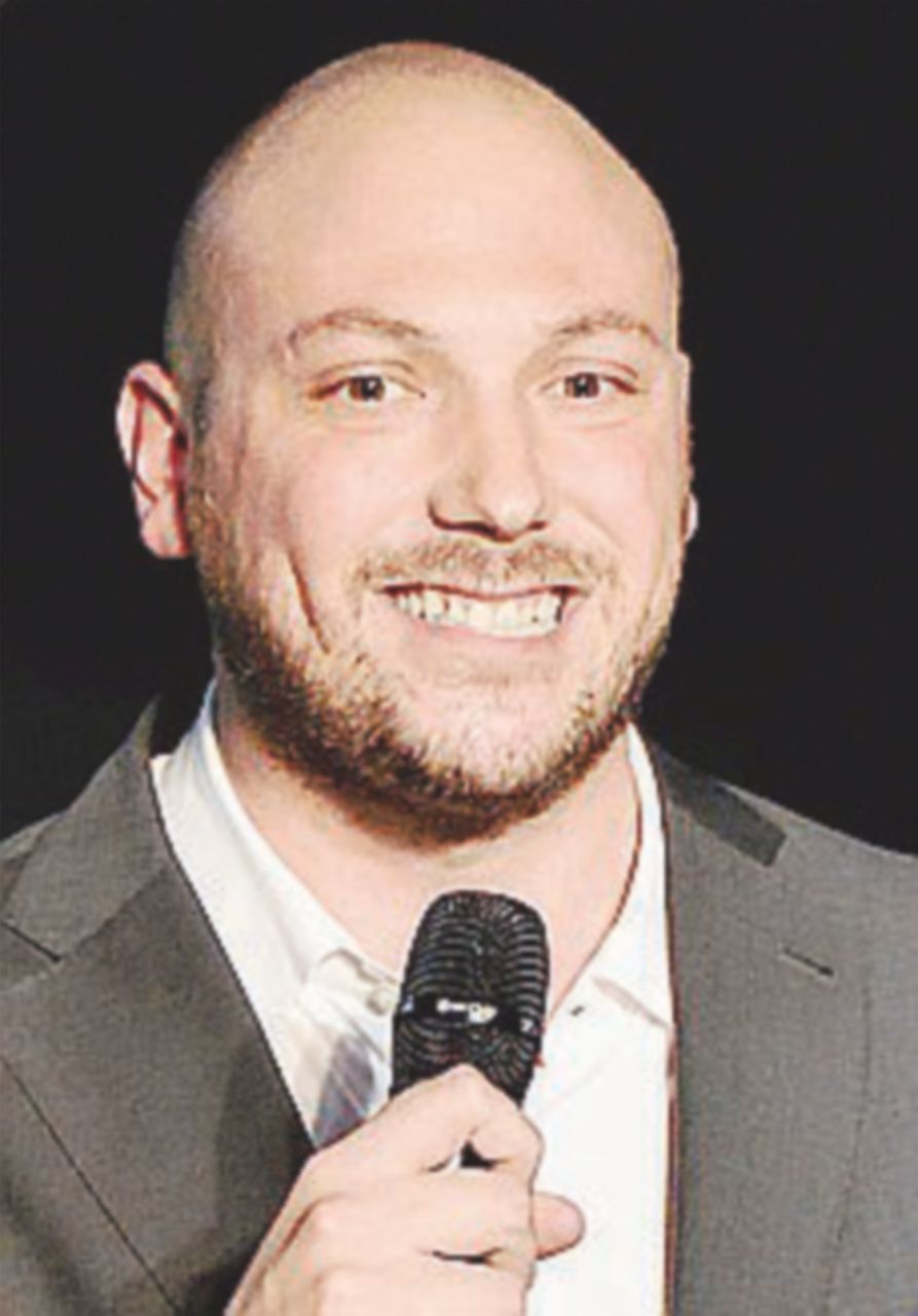 Sconfitti due deputati. Il candidato grillino è il consigliere Violi