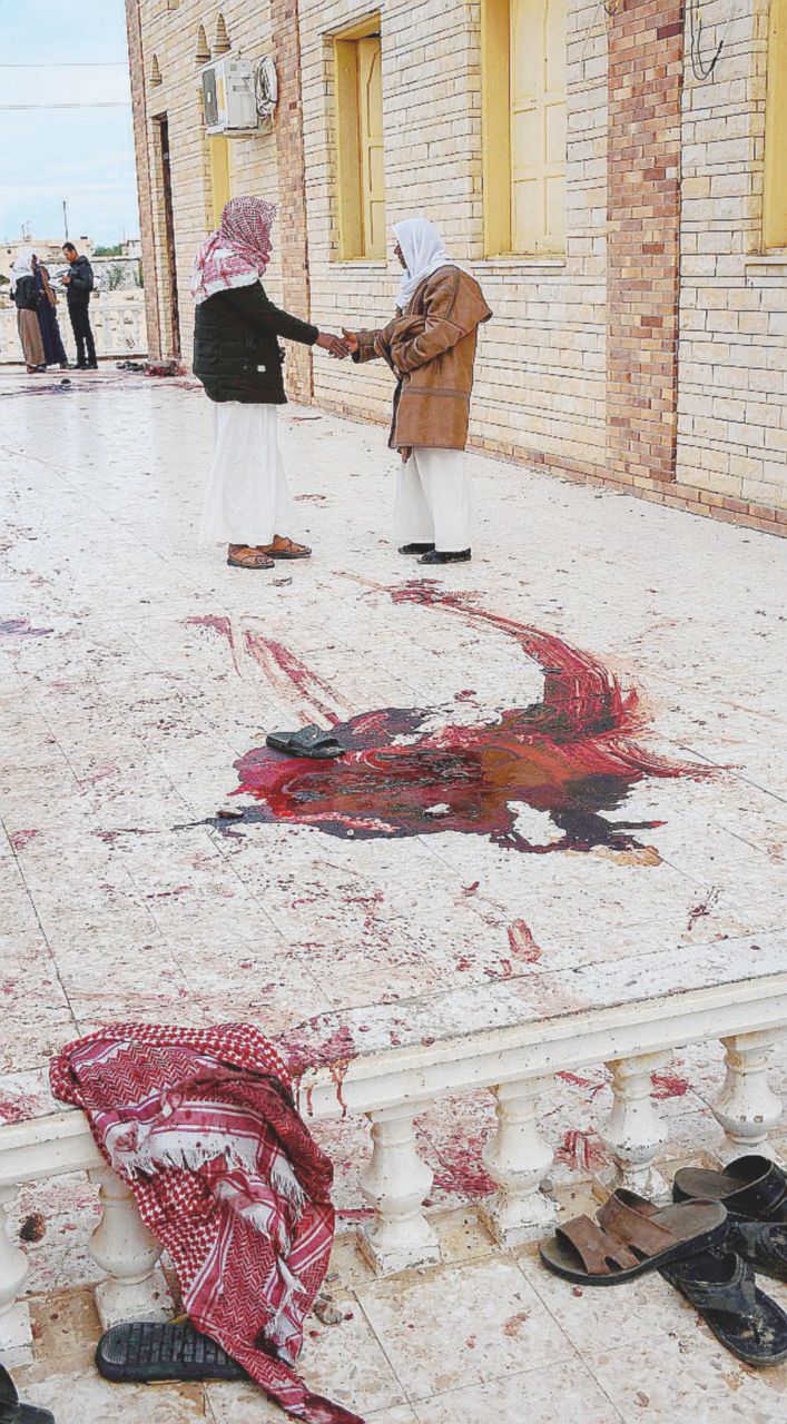 Copertina di Il massacro degli “apostati” fra le bandiere nere dell’Isis