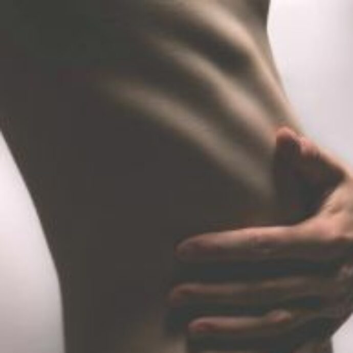 “Anoressia di mezza età (e oltre)”: oggi anche le donne over 60 lottano contro i disturbi del comportamento alimentare, tra chili persi e calorie contate