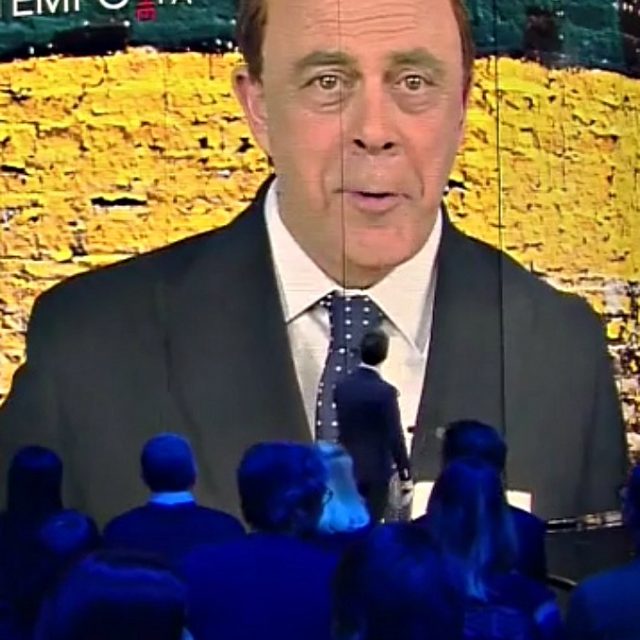Crozza-Berlusconi: “Stai sereno Matteo, sei in lista come candidato premier dopo il guardiano del faro di Ventotene”