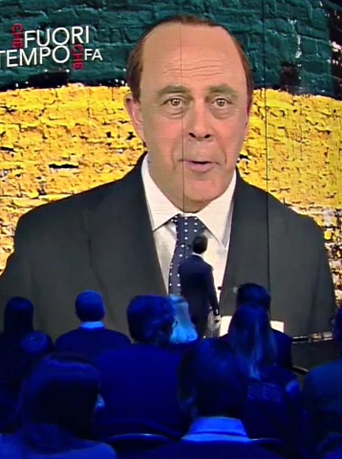 Copertina di Crozza-Berlusconi: “Stai sereno Matteo, sei in lista come candidato premier dopo il guardiano del faro di Ventotene”