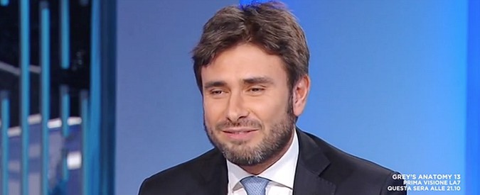 Copertina di M5S, Di Battista: “Si può fare politica anche fuori dal Palazzo. Mi fanno i complimenti ma non mi imitano”