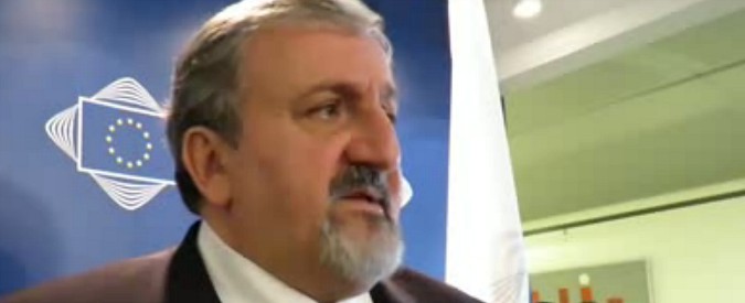 Copertina di Taranto, Emiliano: “Decarbonizzazione sola strada” e su Tap nessuna apertura: “L’acquedotto realizza un sogno”