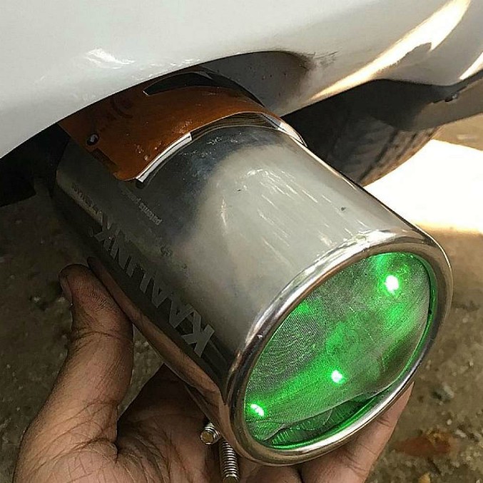 Copertina di Gas di scarico? In India si trasformano in inchiostro per opere d’arte – FOTO