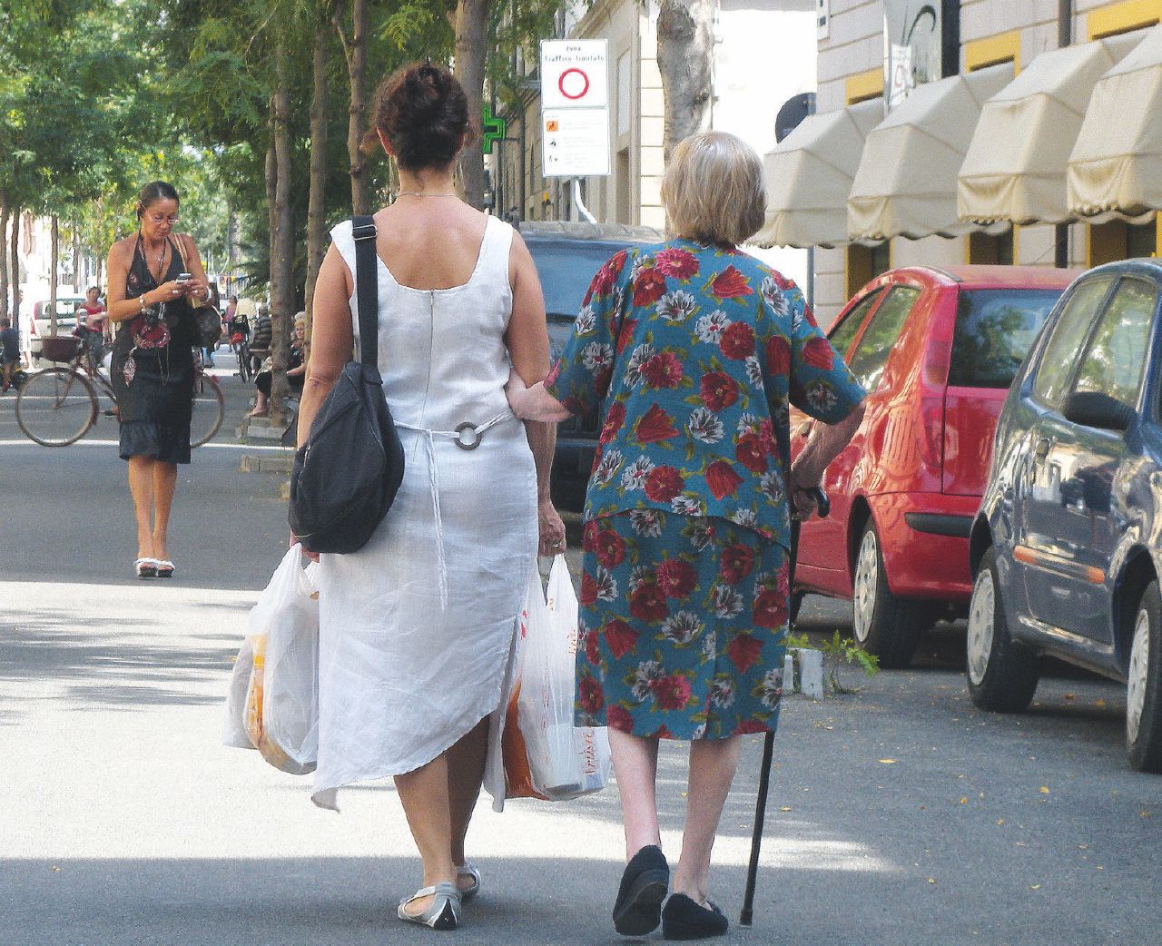 Italiani, badanti e contenti. Perché il futuro è anziano