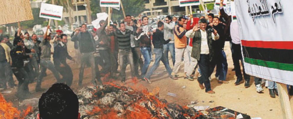 L’inizio della fine - Le proteste a Bengasi nel febbraio 2011, inizio della rivoluzione finita con l’uccisione di Gheddafi Regeni e i nuovi ribelli d’Egibia infrangono la realpolitik italica