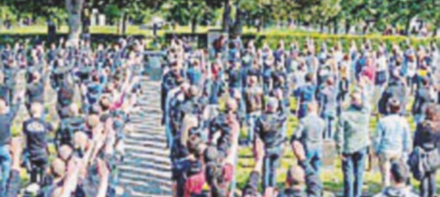 Ricordo al Campo X e saluti romani. Trenta i denunciati Ricordo al Campo X e saluti romani. Trenta i denunciati