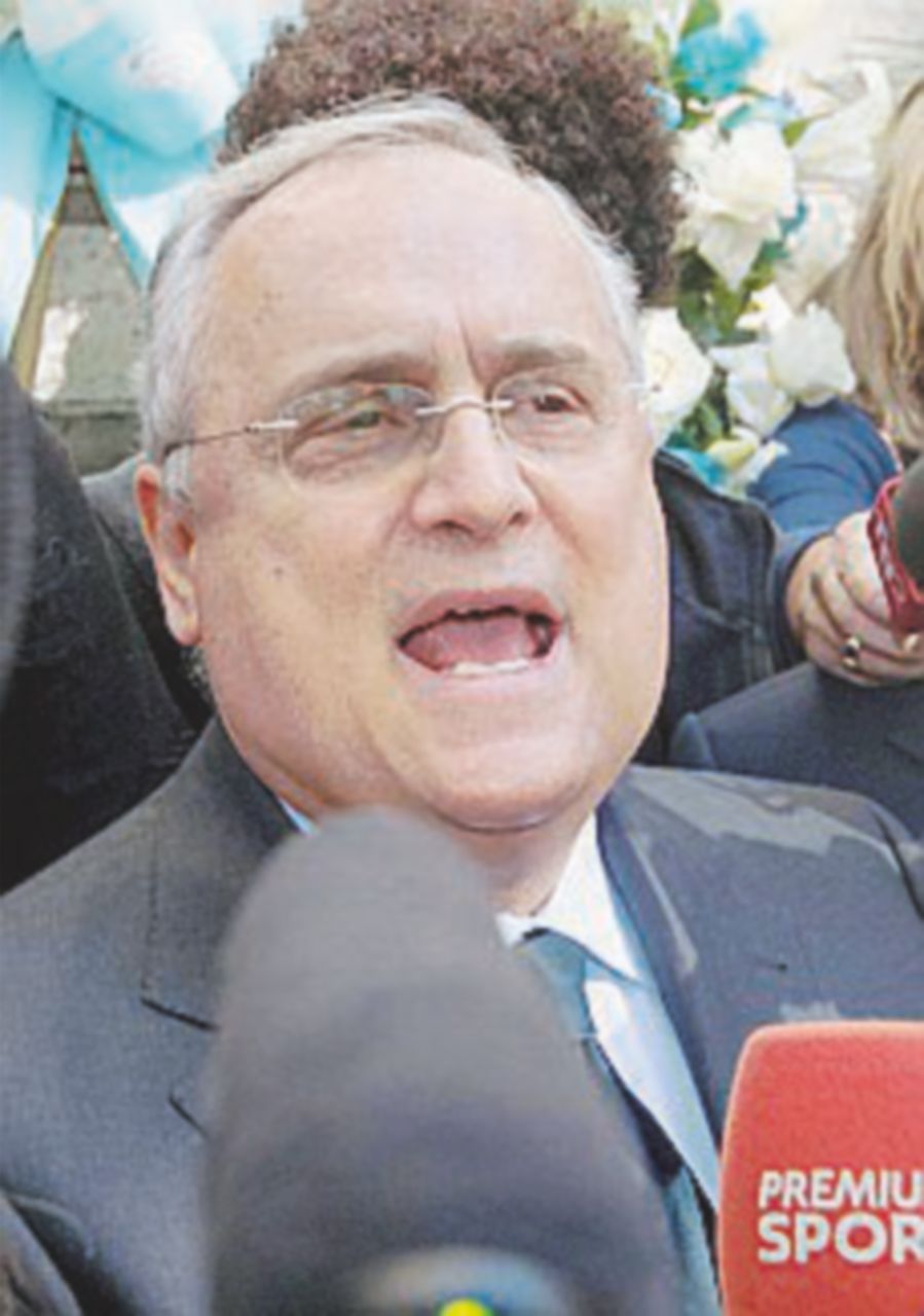 Copertina di Lotito riapre la Sud: i tifosi laziali tornano nella curva giallorossa