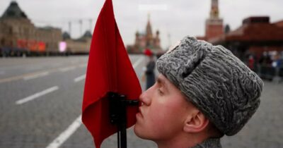Copertina di “Una recluta e un silenzioso professore: non ho mai incontrato due uomini così diversi”