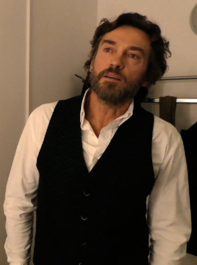 Copertina di Stasera CasaMika, Alessio Boni: “Se tornassi indietro nel tempo? Andrei negli anni sessanta”