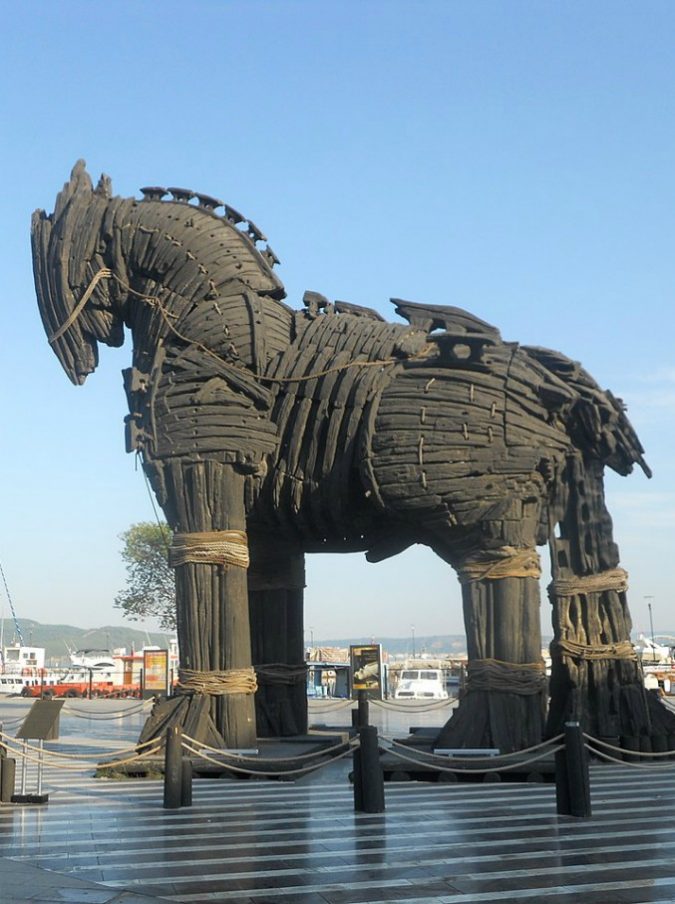 Il cavallo di Troia non era un cavallo. Lo studio di un archeologo italiano: “Errore di traduzione. In realtà era una nave”