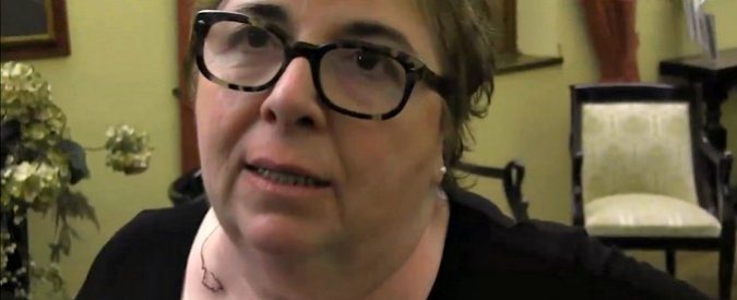 Copertina di Biotestamento, l’imbarazzo delle onorevoli in maggioranza. De Biasi (Pd): “Ddl fermo? Dite pure che facciamo schifo, ma sono leggi combattute”