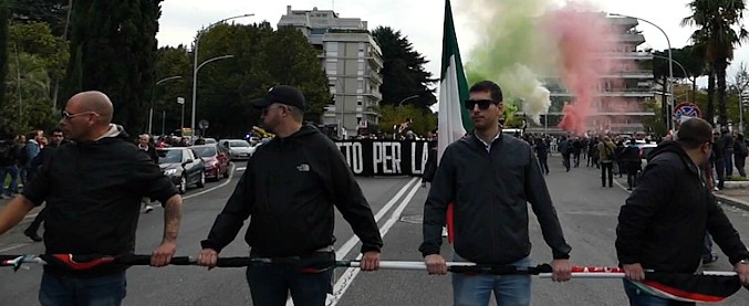 Copertina di Forza Nuova, pass ai giornalisti e divieto di intervistare i militanti: “Potete parlare solo con i dirigenti”