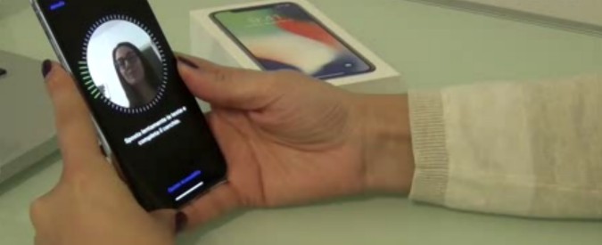 Copertina di IPhoneX, ecco come funziona il riconoscimento facciale del nuovo arrivato di casa Apple, il “Face ID”