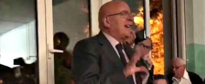 Copertina di Sanità commissariata, il presidente della Calabria Oliverio si infuria contro il governo. E urla: “Andrò a incatenarmi a Palazzo Chigi”