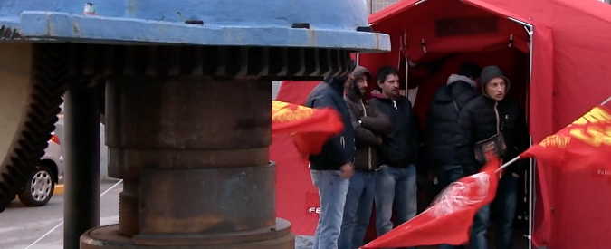 Copertina di Ilva, occupare mentre la sinistra scompare. La solitudine degli operai: “Abbandonati a difendere accordo già firmato”