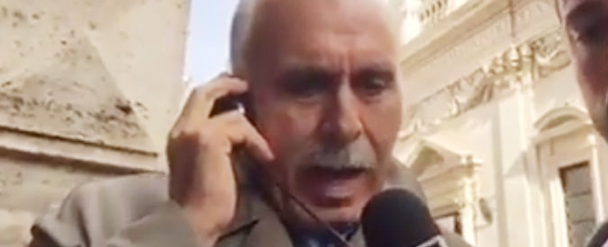 Copertina di Il generale Pappalardo canta ‘Gioca Jouer’ e rimprovera Mentana e Vespa: “Invitate Renzi e Di Maio, mai me. Vergognatevi”
