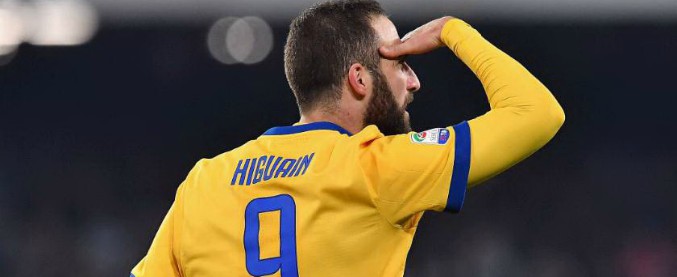 Serie A, Napoli-Juve 0-1: Higuain segna e sfida i fischi. Partenopei ancora primi ma inferiori ai bianconeri