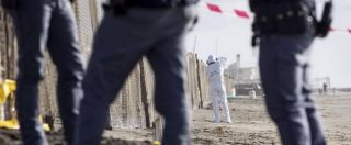 Copertina di Ostia, il cadavere di un uomo trovato in spiaggia: indagini in corso