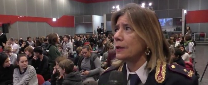 Copertina di Fake news, Polizia postale: “Bisogna verificare le fonti”. Skuola.net: “La fascia più debole sono gli adulti”