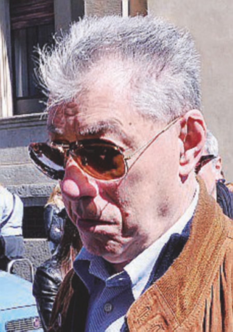 Bossi: “La Lega non deve cercare i voti dei naziskin, sono matti” Bossi: “La Lega non deve cercare i voti dei naziskin, sono matti”