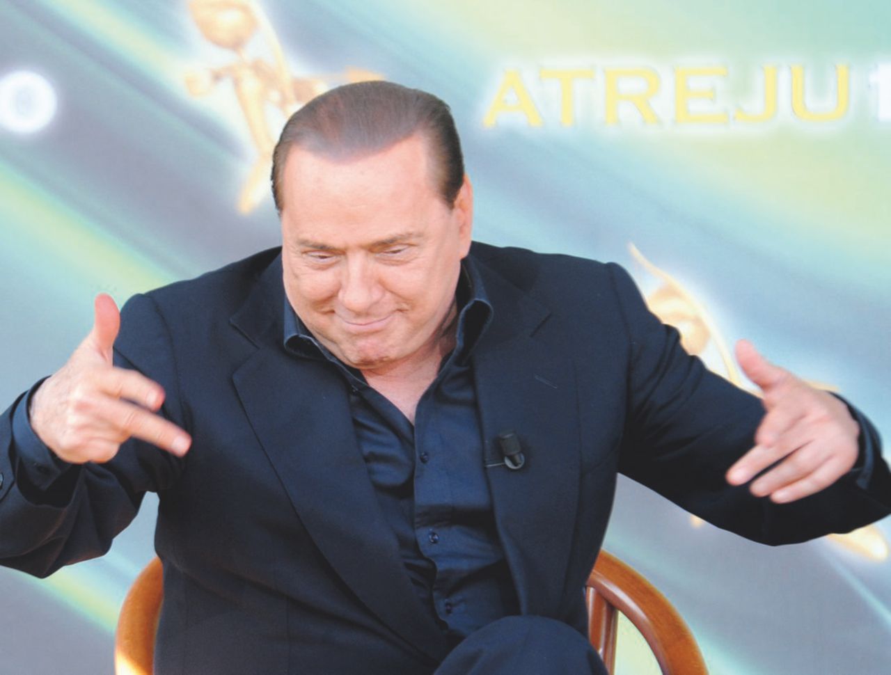 1. - Almeno fino a 90 anni - L’Ottuagenario B. ripete sempre più spesso ai suoi collaboratori che vuole fare politica almeno fino a 90 anni (come Re Giorgio) Destra, un premier al giorno non leva Berlusconi di torno