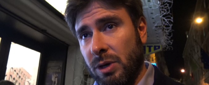 Copertina di Banche, Di Battista: “Pm di Arezzo? E’ stato consulente di Renzi. Ormai ha credibilità zero, come Boschi”