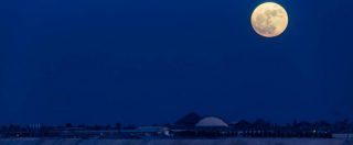 Copertina di Superluna nella notte del 3 dicembre: le foto da ogni parte del mondo. E la prossima sarà il 2 gennaio
