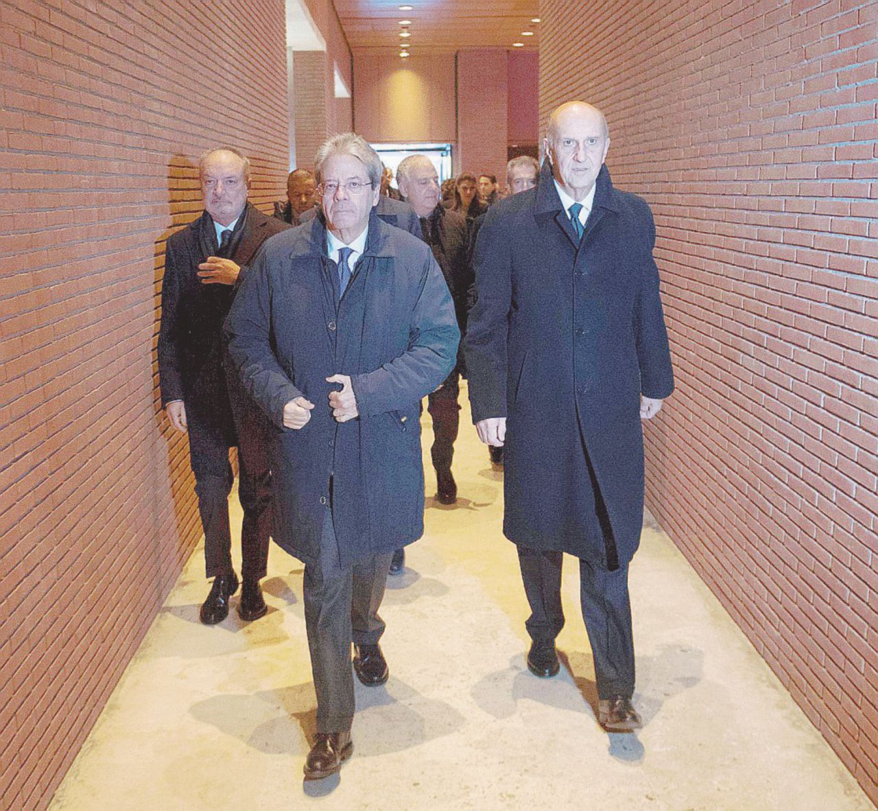 Vertici - Il premier Paolo Gentiloni con il direttore del Dis, Alessandro Pansa - Ansa Cyber sicurezza, l’intelligence cerca l’alleanza con le aziende