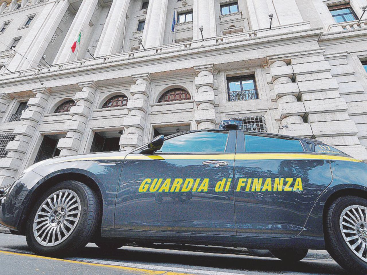 Copertina di Riciclaggio, l’Italia cancella l’archivio per le indagini sui movimenti in banca
