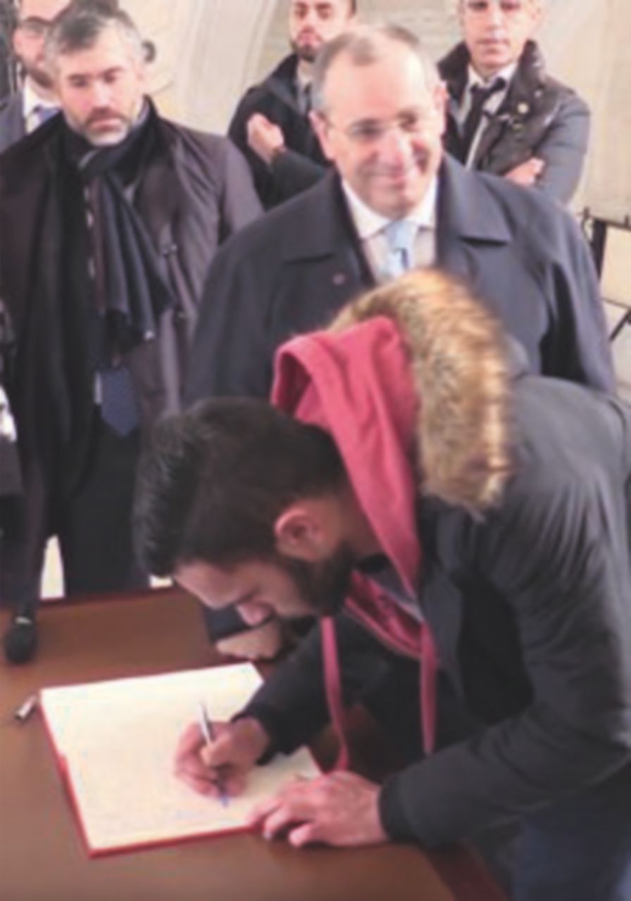 Copertina di Centinaia di ragazzi a Reggio Calabria firmano contro i clan