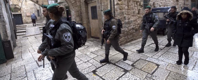 Copertina di Gerusalemme, il Papa: ‘Rispettare status quo’. Turchia: ‘Farla capitale significa far piombare mondo in fuoco senza fine’