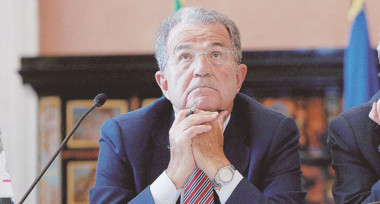 L’ultimo tradimento - Romano Prodi fu proposto da Bersani come candidato del Pd al Quirinale, nel 2013, dopo la bocciatura di Franco Marini. La sua candidatura fu affossata da 101 franchi tiratori - Ansa Quagliariello svela: “Le impronte di Matteo nell’assassinio di Prodi”