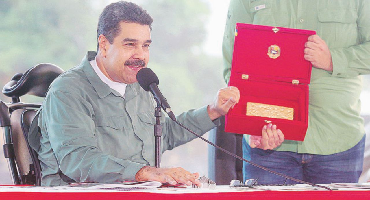 Paese in crisi - Il presidente Nicolas Maduro al palazzo Miraflores - Ansa Maduro annega e chiede aiuto a “Petro”