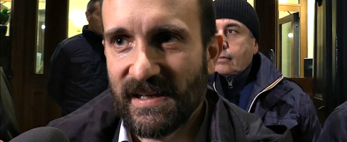 Copertina di Banche, ok a Ghizzoni, Sibilia (M5s): “Nostra vittoria”. Orfini (Pd): “Sentiremo anche Zonin e Consoli”