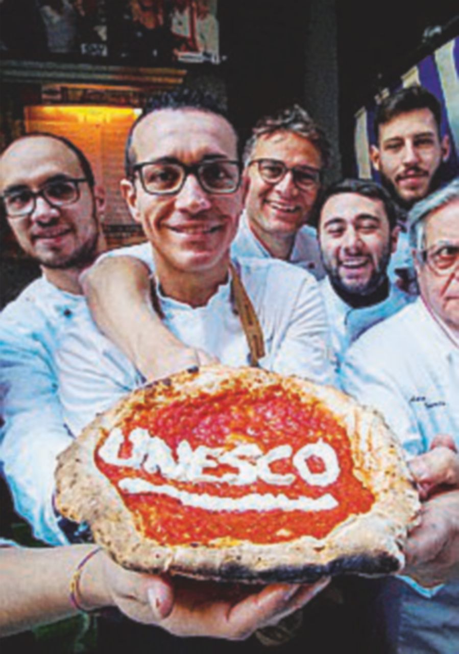 Grande festa a Napoli. L’Unesco ha deciso, in Corea vince la pizza Grande festa a Napoli. L’Unesco ha deciso, in Corea vince la pizza
