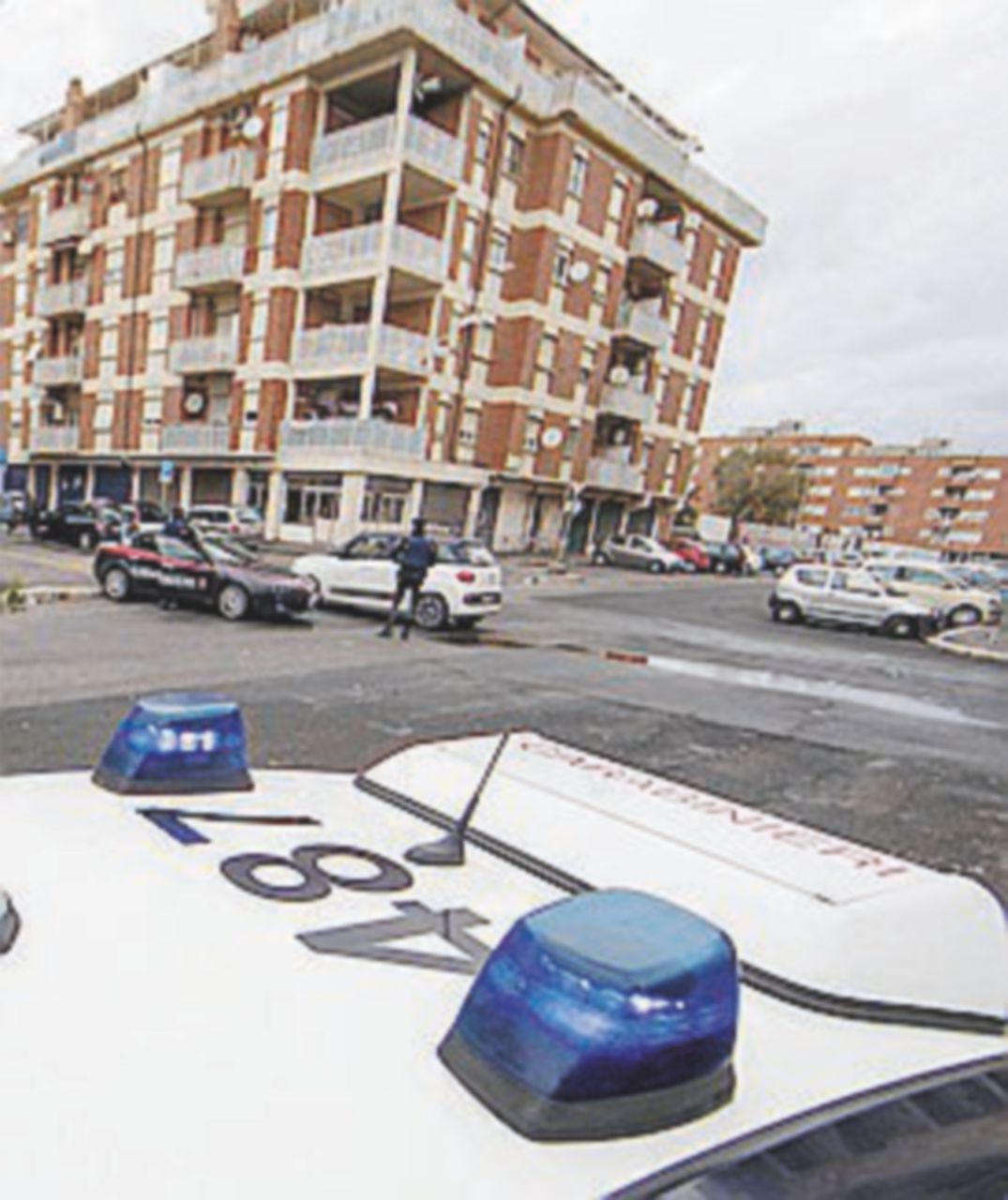 Copertina di Sigilli al bar degli Spada: “Pregiudicati nel locale e accetta dietro il bancone”