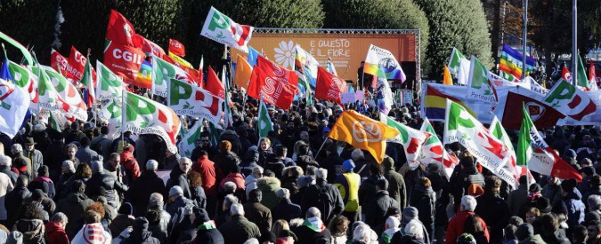 Como, marcia Pd dopo blitz skinheads. Boldrini: “Fronte comune”. Ma Salvini: “Vogliono immigrazione fuori controllo”