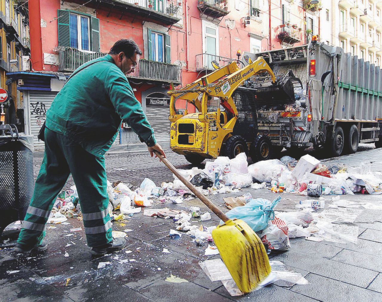 Legge discarica - Un’ingiustizia chiamata Tari - LaPresse Rifiuti, tassa ingiusta: i cittadini pagano anche per le aziende