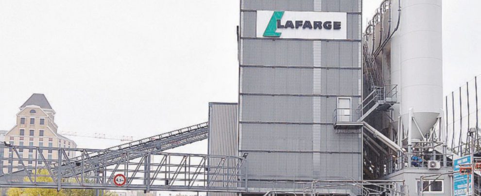 Mazzette e petrolio: il flirt con Daesh del colosso Lafarge Mazzette e petrolio: il flirt con Daesh del colosso Lafarge