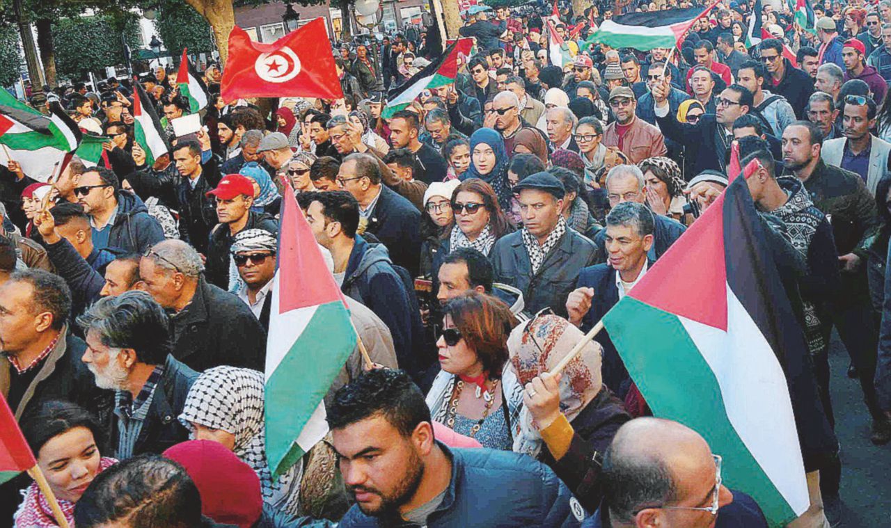 La rivolta - una manifestazione di protesta anti Usa a Tunisi - LaPresse Il Sultano che vuole salvare l’Islam dai crociati