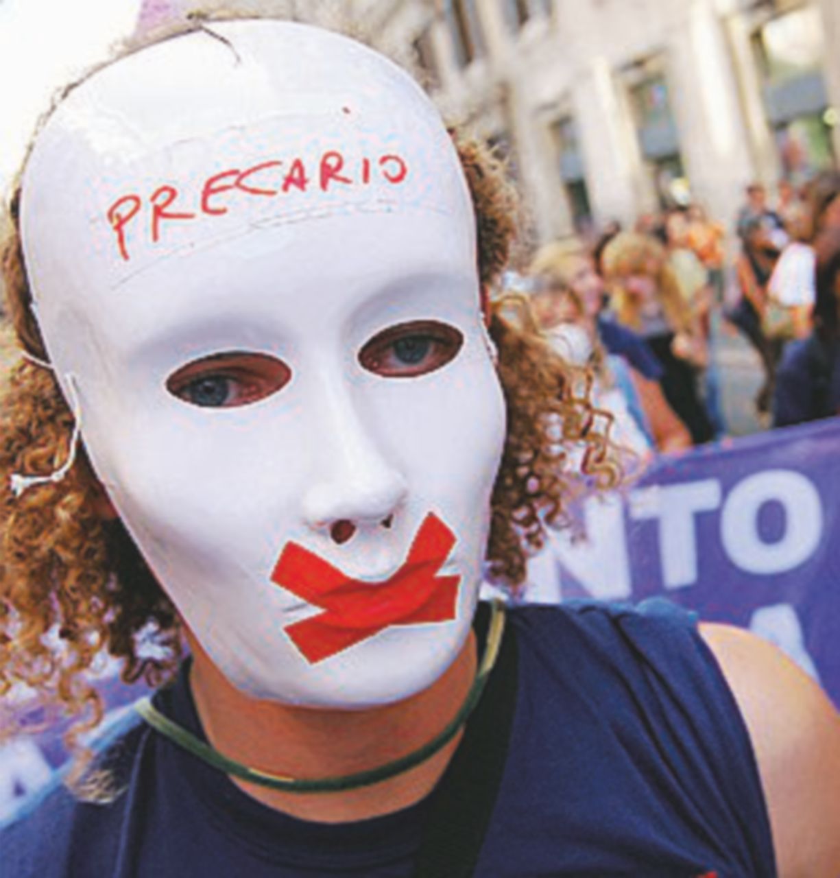 Record - Una manifestazione di precari - LaPresse L’eredità della crisi: quasi 5 milioni di precari e part time involontari