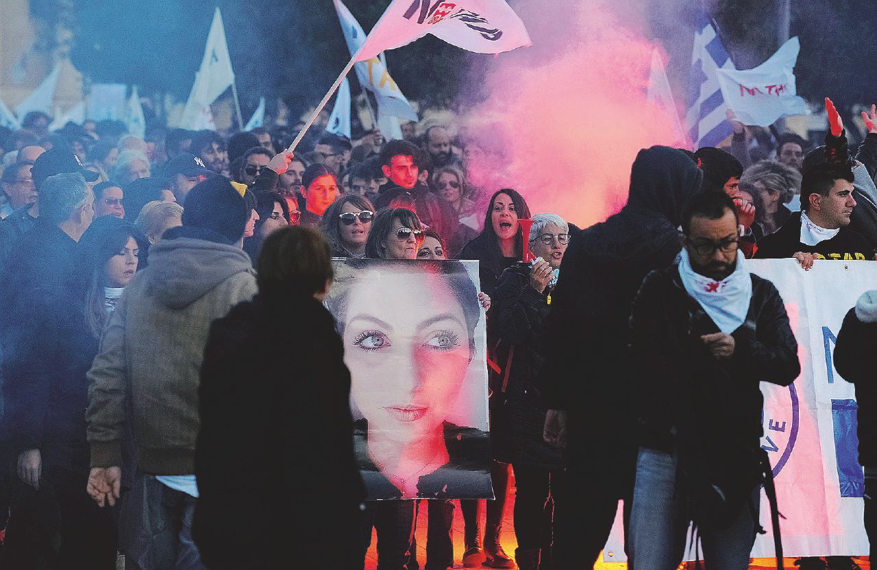 La manifestazione - I dimostranti venerdì a Melendugno (Lecce) contro il cantiere del gasdotto Tap, ieri la replica - LaPresse Corteo antigasdotto nella “zona rossa”: finiscono in questura in 53, anche minori