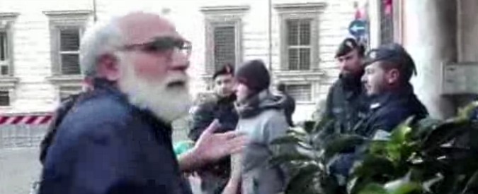 Copertina di Roma, piazza blindata per il comizio di Salvini. Il frate protesta: “Così la gente non può venire a messa”