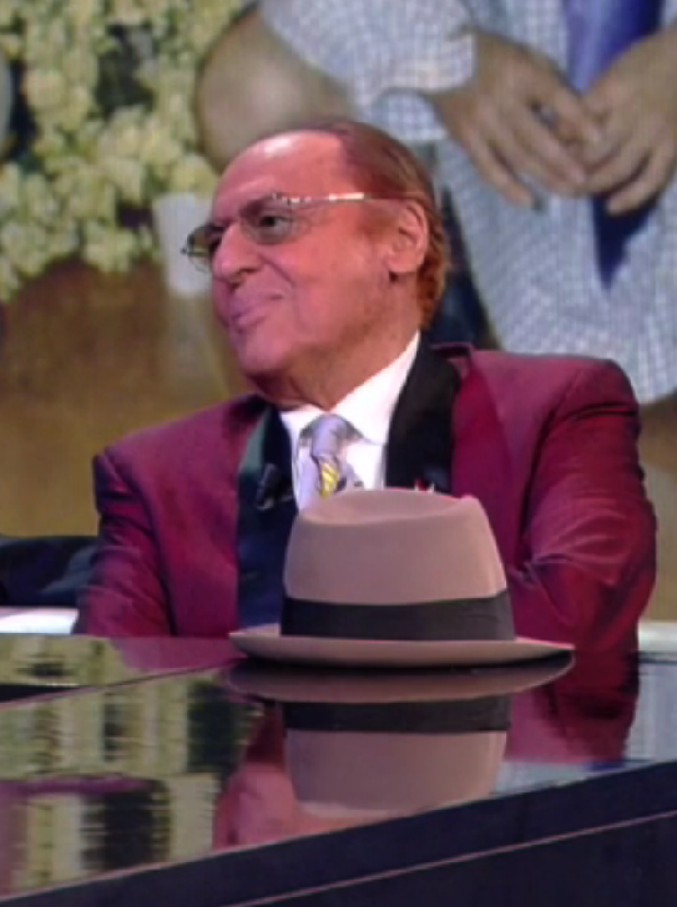 Copertina di La goliardata di Renzo Arbore e Nino Frassica a Che tempo che fa: “Epitaffio sulla tomba?”, ecco cosa hanno risposto