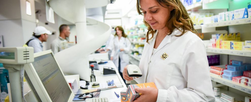 Farmacie notturne, la tariffa raddoppia: da 3,8 a 7,5 euro. E salgono i prezzi dei prodotti galenici Farmacie notturne, la tariffa raddoppia: da 3,8 a 7,5 euro. E salgono i prezzi dei prodotti galenici